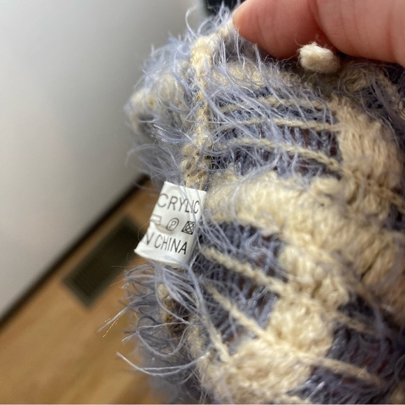 Fringe Poncho Knit Women’s One Size Gray Blue Cream Checkered Sweater - Picture 8 of 8